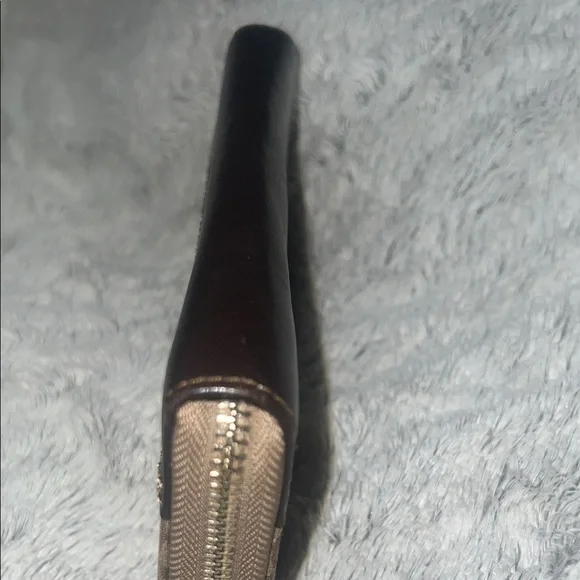 Coach Signature Tan/Brown Zip Wallet. - Picture 5 of 8